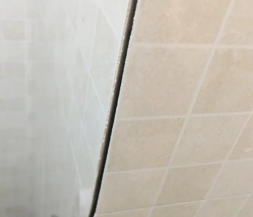 桓仁瓷砖空鼓维修公司分享阳台瓷砖脱落的修复过程可以分为以下几个步骤