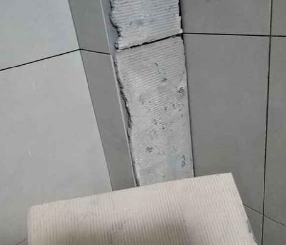桓仁瓷砖空鼓维修公司分享下厨房瓷砖脱落的补救措施。